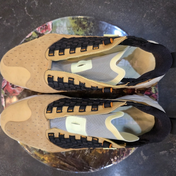 Nike Men's THEIOTH Tan and Black Sneakers - Picture 3 of 17